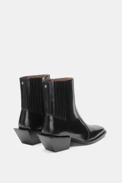 Tika Boot